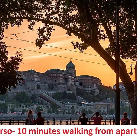 2 Between Of Chain Bridge, Cathedral, Parlament,castle Area Apartment