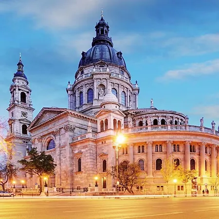 2 Rooms Between Of Chain Bridge, Cathedral, Parlament,Castle Area *