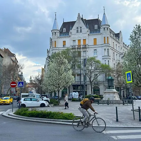 Apartment 2 Rooms Between Of Chain Bridge, Cathedral, Parlament,Castle Area *