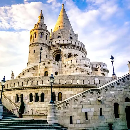2 Rooms Between Of Chain Bridge, Cathedral, Parlament,Castle Area *