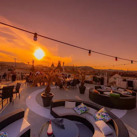 Apartament 2 Between Of Chain Bridge, Cathedral, Parlament,castle Area *