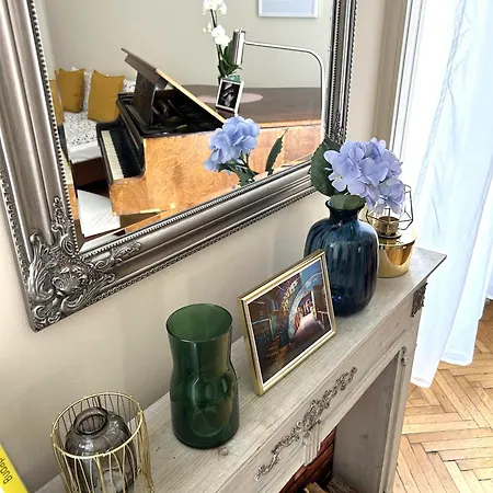 Apartament 2 Between Of Chain Bridge, Cathedral, Parlament,castle Area