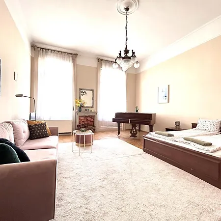 2 Between Of Chain Bridge, Cathedral, Parlament,castle Area Apartament