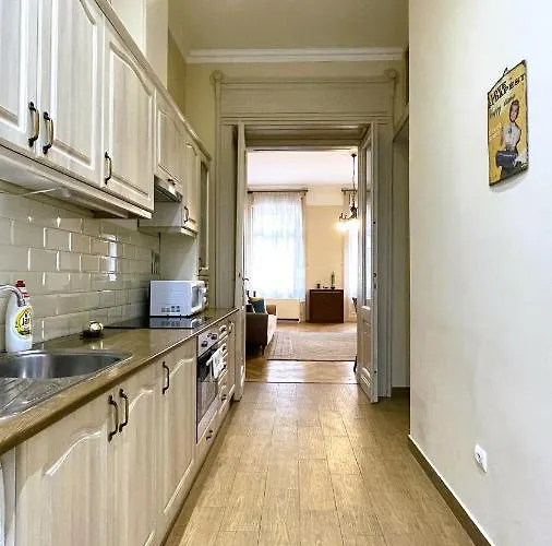 2 Between Of Chain Bridge, Cathedral, Parlament,castle Area Apartament