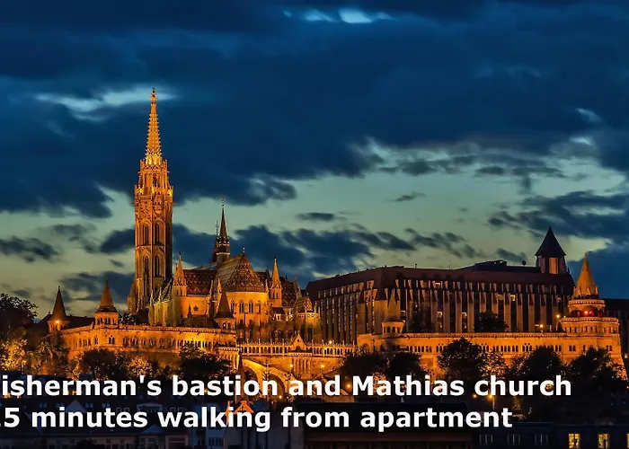 2 Between Of Chain Bridge, Cathedral, Parlament,castle Area
