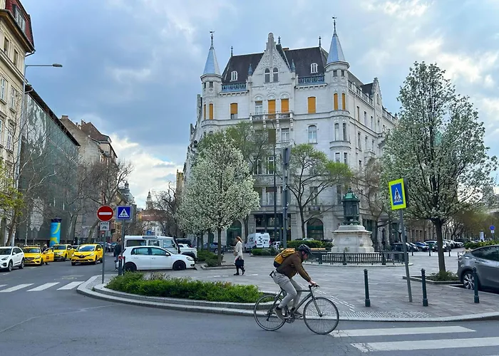 Apartament 2 Between Of Chain Bridge, Cathedral, Parlament,castle Area *