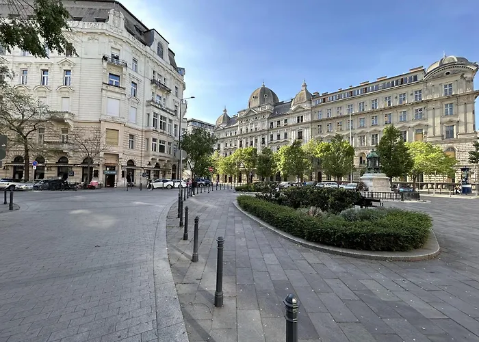2 Between Of Chain Bridge, Cathedral, Parlament,castle Area Apartament *