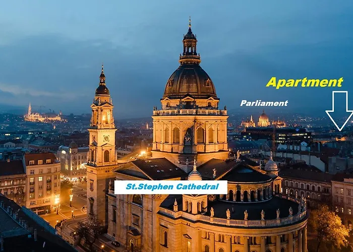 2 Between Of Chain Bridge, Cathedral, Parlament,castle Area Budapesta