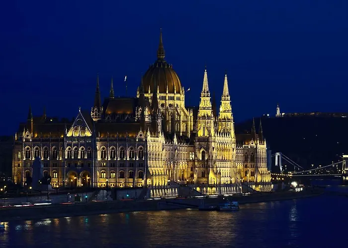 2 Between Of Chain Bridge, Cathedral, Parlament,castle Area Apartament Budapesta