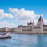 2 Between Of Chain Bridge, Cathedral, Parlament,castle Area Apartman *