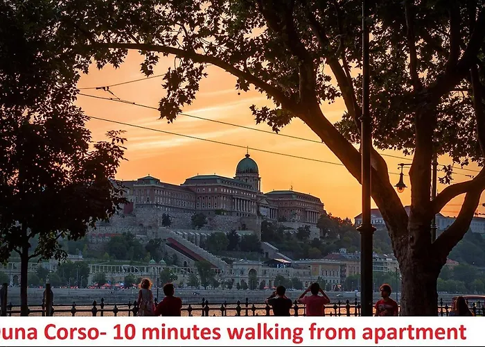 2 Between Of Chain Bridge, Cathedral, Parlament,castle Area Apartment