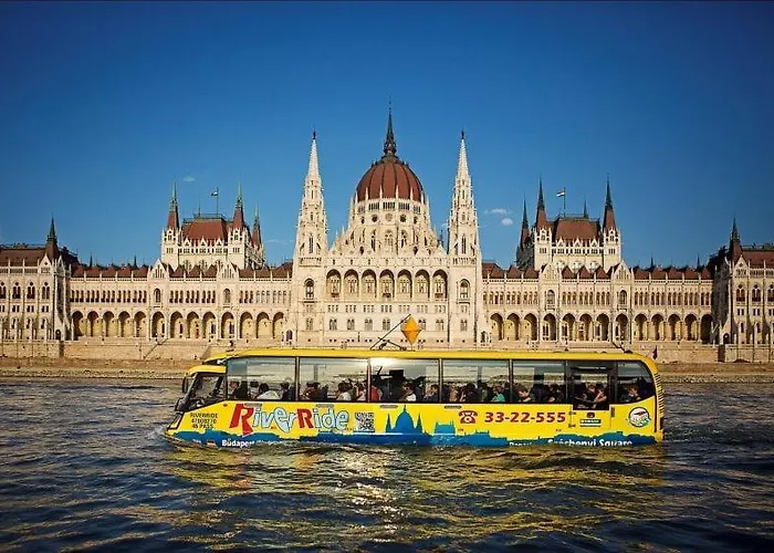 2 Between Of Chain Bridge, Cathedral, Parlament,castle Area Budapest