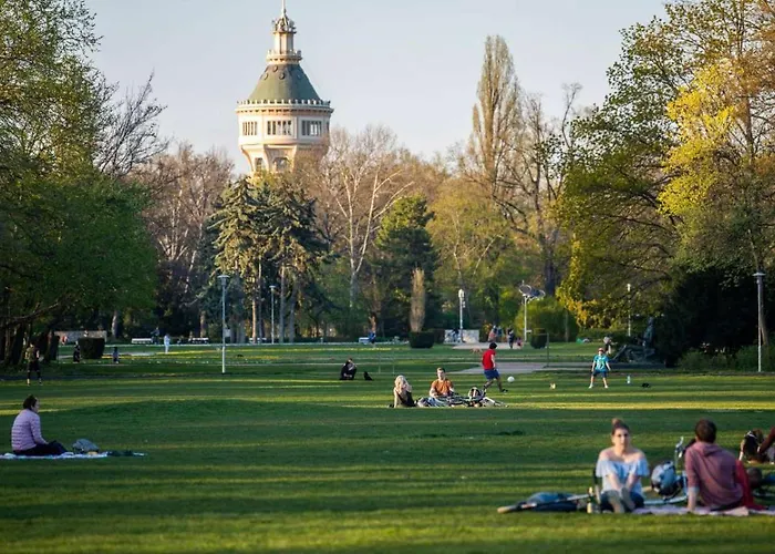 2 Between Of Chain Bridge, Cathedral, Parlament,castle Area Apartment *